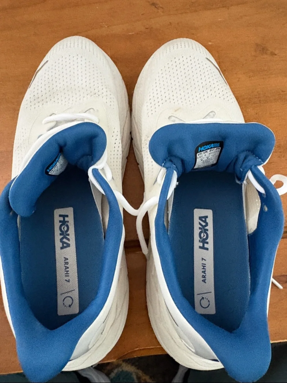 Hoka Arahi 7 White and Blue Running Shoe Size 9.5
